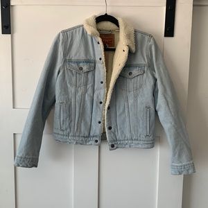 BRAND NEW- Levis original Sherpa trucker jacket